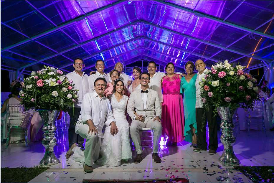 Jhon Jairo, Cesar, Hernán Andrade, Rosita, Carlos Alberto, Liliana, Esperanza Andrade Serrano, Clemita Serrano de Andrade, Fabio y Edgar Serrano Gutiérrez y los contrayentes.